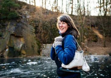 赛事票务与衍生品开发